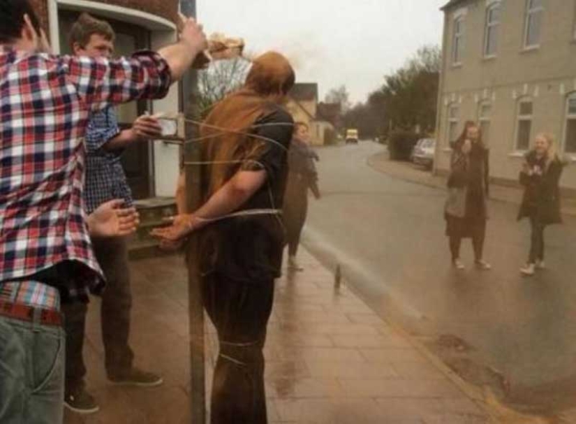 The blogger told about a wild Danish custom that young bachelors should be wary of The blogger told about a wild Danish custom that young bachelors should be wary of