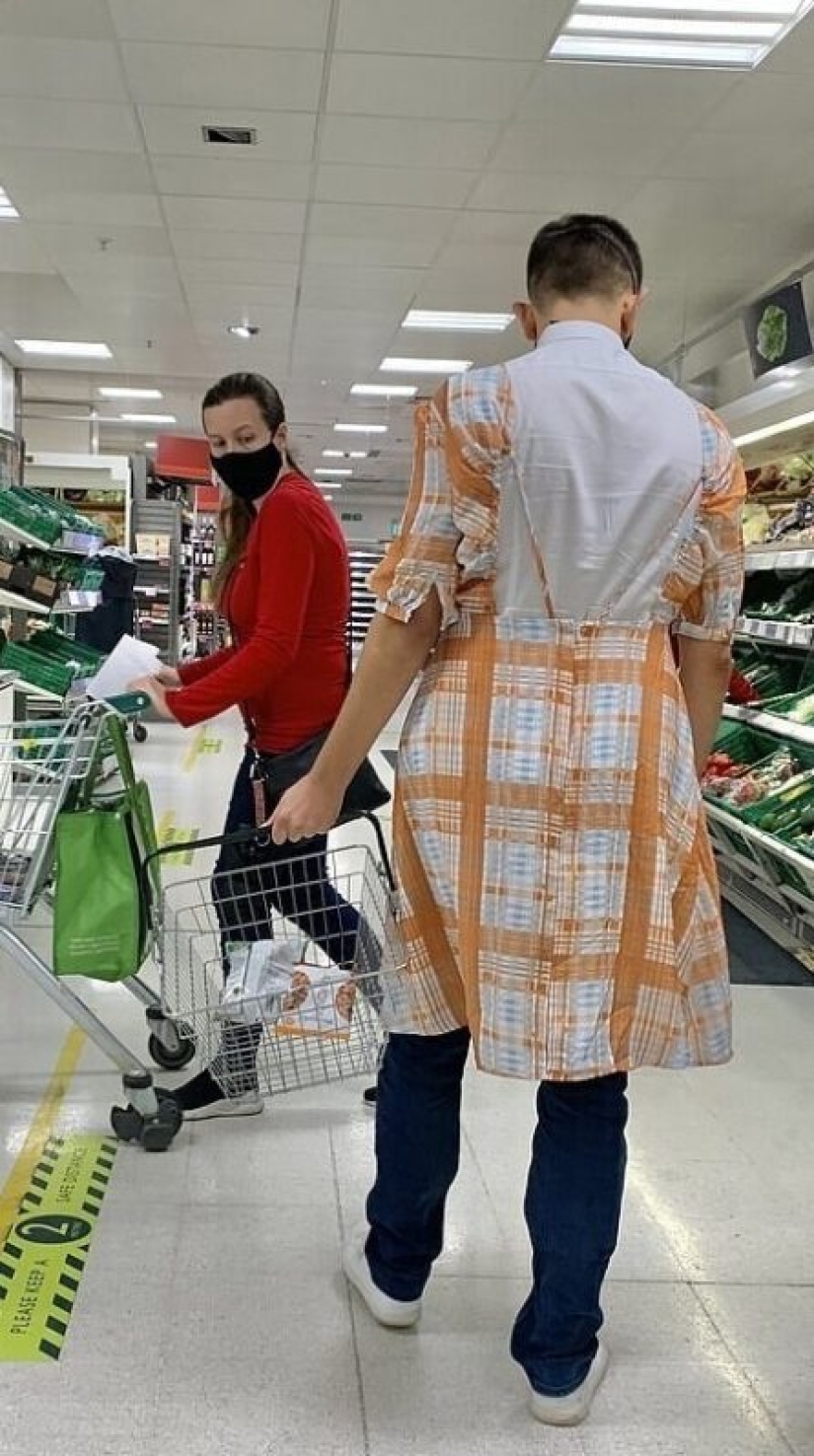 The Briton conducted an experiment: he walked around London in a dress and looked at the reaction of residents