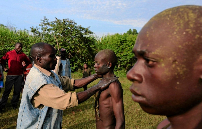 The circumcision ritual: how men become in Kenya
