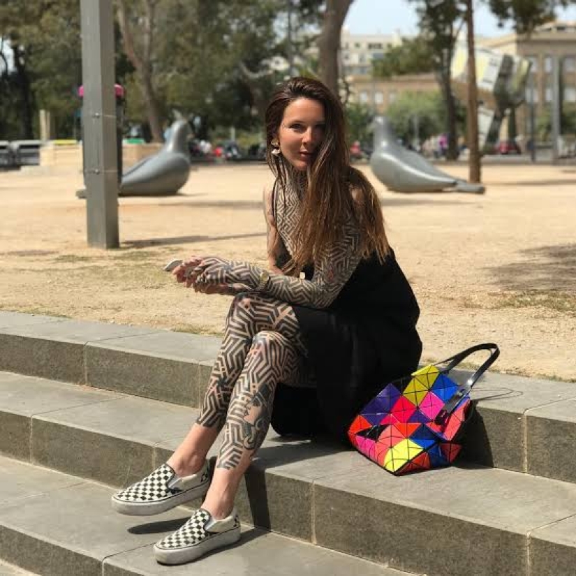 The cool kid: a seven-year-old biker rides a motorcycle with her mother, who loves extreme sports The cool kid: a seven-year-old biker rides a motorcycle with her mother, who loves extreme sports