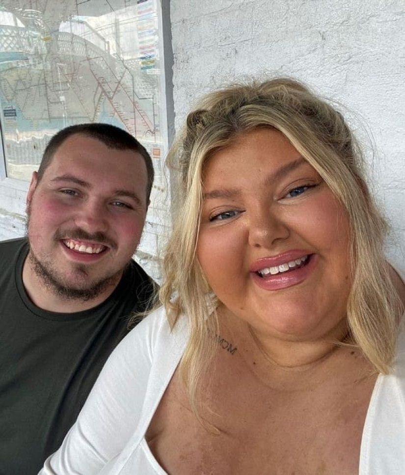 The fat woman reflects the attacks of trolls and proudly demonstrates curvy forms in social networks The fat woman reflects the attacks of trolls and proudly demonstrates curvy forms in social networks