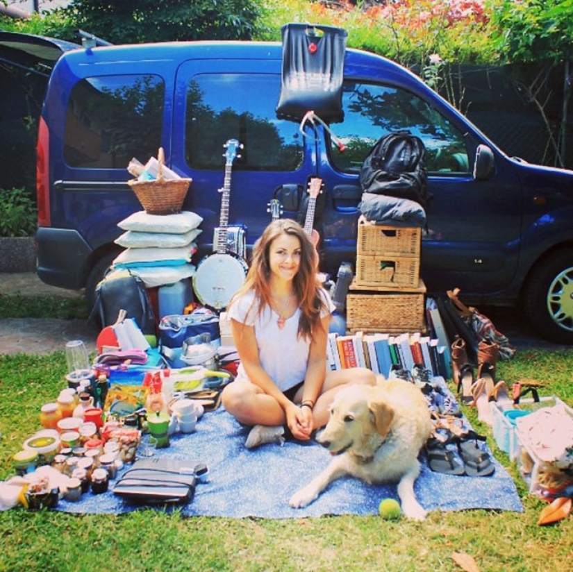 The girl has converted an old van into a motorhome and travels the world with his dog The girl has converted an old van into a motorhome and travels the world with his dog