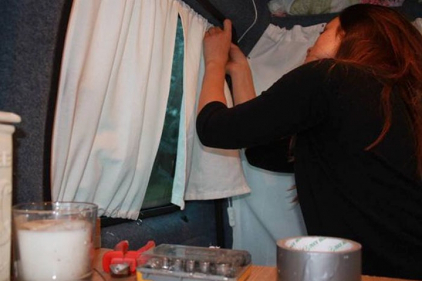 The girl has converted an old van into a motorhome and travels the world with his dog The girl has converted an old van into a motorhome and travels the world with his dog