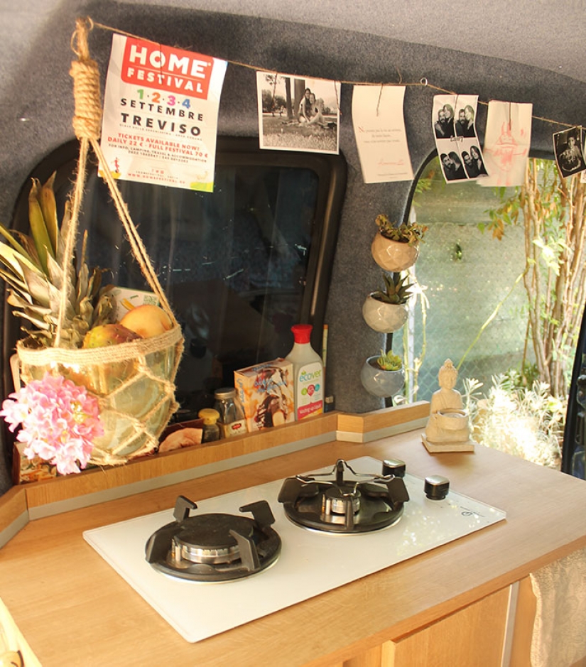 The girl has converted an old van into a motorhome and travels the world with his dog The girl has converted an old van into a motorhome and travels the world with his dog