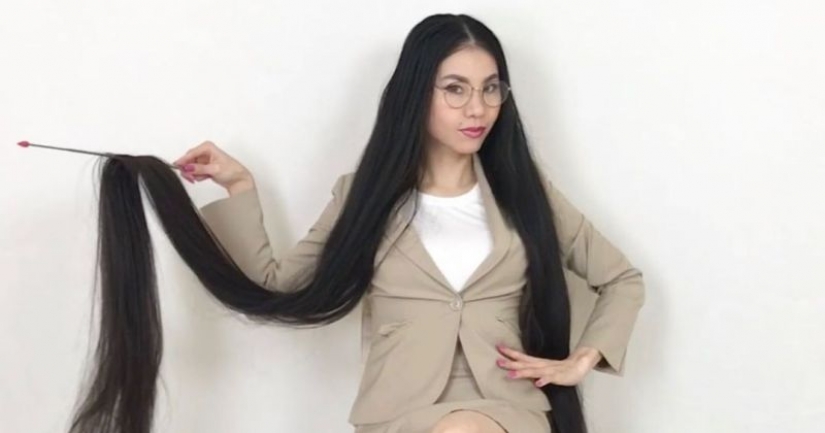 The girl with the longest hair in Japan is forced to endure ridicule