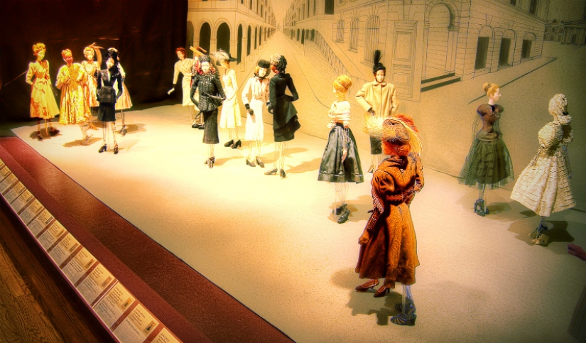 The history of fashion shows from personal couturier to the " Buy " button on Instagram