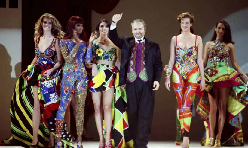 The history of fashion shows from personal couturier to the " Buy " button on Instagram