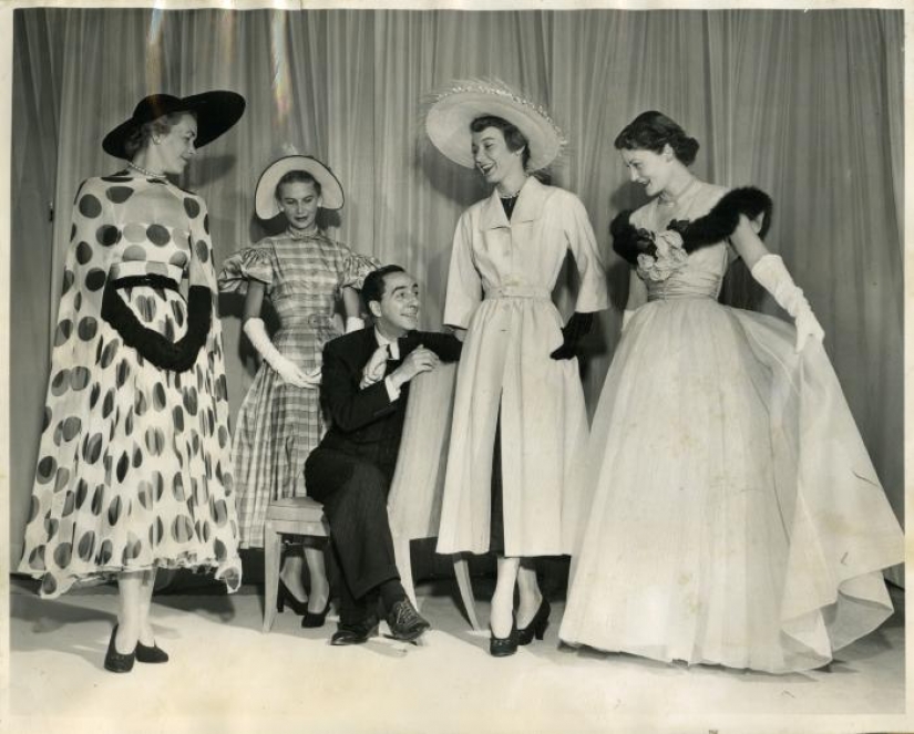 The history of fashion shows from personal couturier to the " Buy " button on Instagram