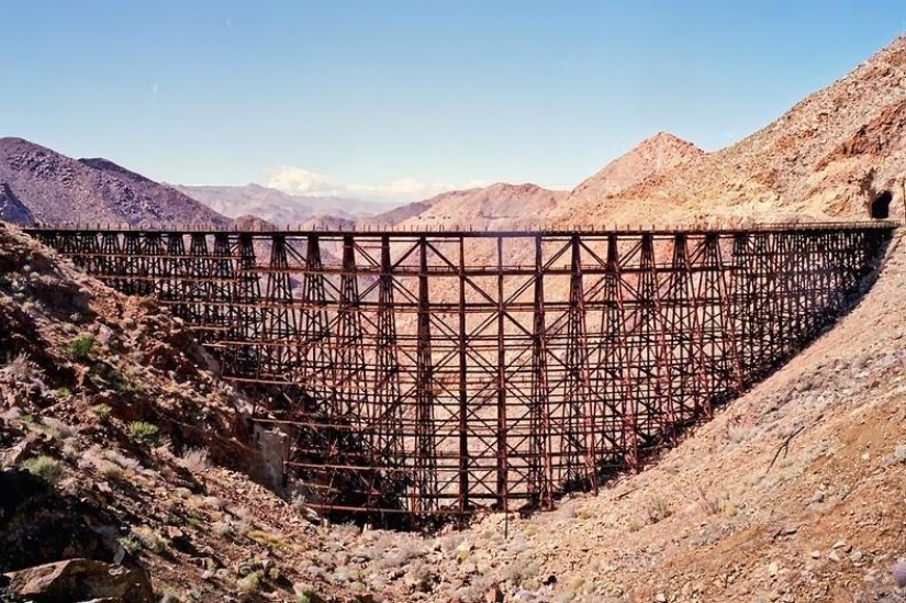 The impossible railroad