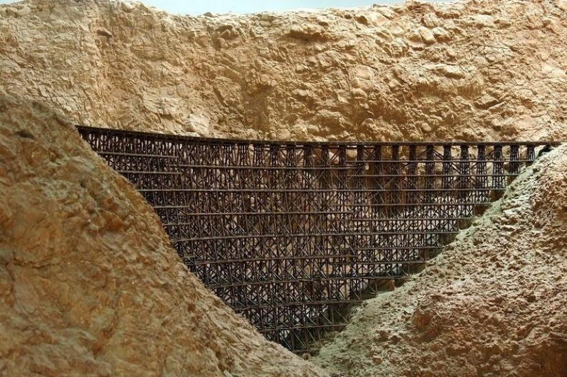 The impossible railroad