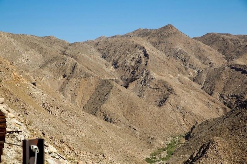 The impossible railroad