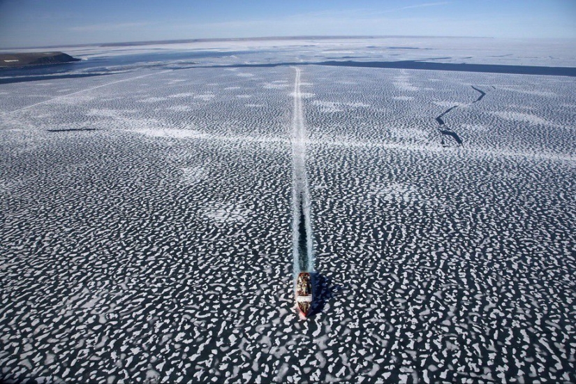 The legendary photo project "Earth seen from the sky"