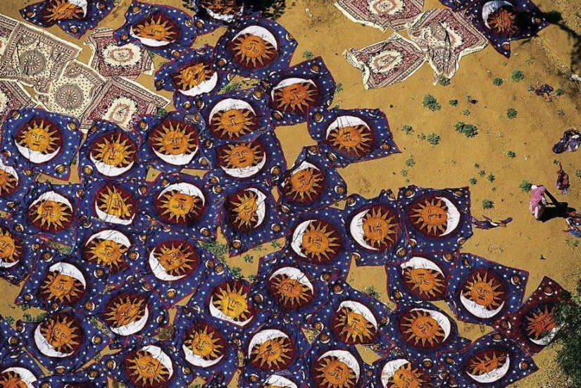 The legendary photo project "Earth seen from the sky"