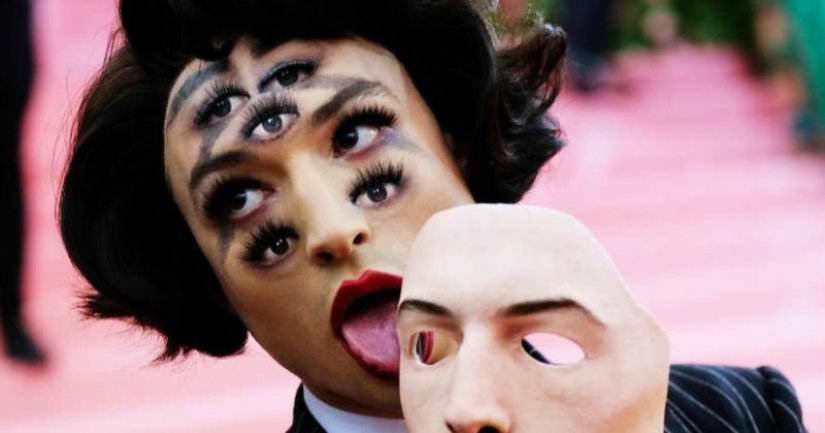 The Martian Chronicles: Hollywood freaks who can compete with Zhanna Aguzarova