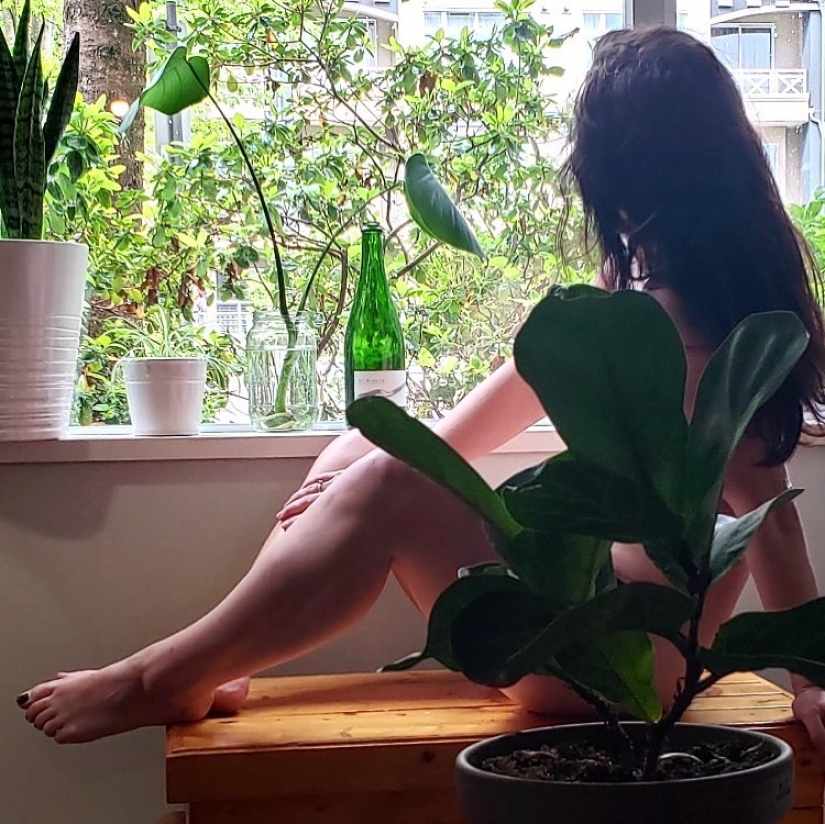 The most creative photos of the network flash mob World Day of the Naked Gardener