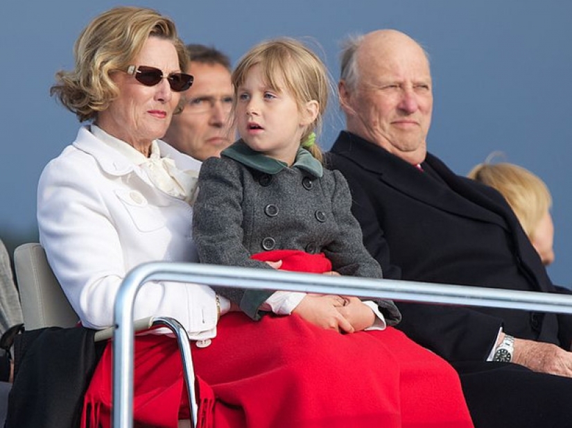 The most touching photos of royal grandparents with their grandchildren The most touching photos of royal grandparents with their grandchildren