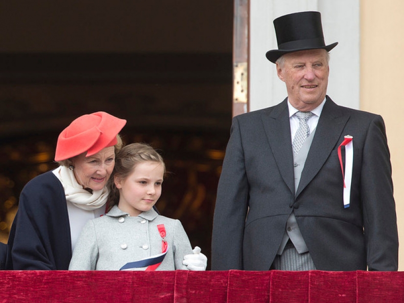 The most touching photos of royal grandparents with their grandchildren The most touching photos of royal grandparents with their grandchildren