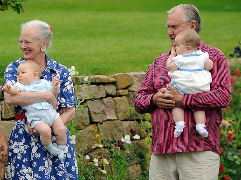 The most touching photos of royal grandparents with their grandchildren The most touching photos of royal grandparents with their grandchildren