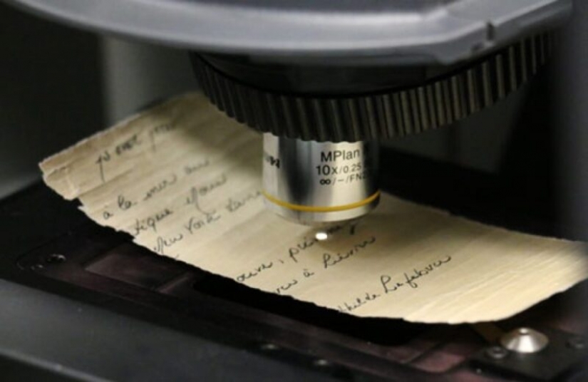The note in the bottle that the girl dropped from the Titanic, put scientists at a dead end