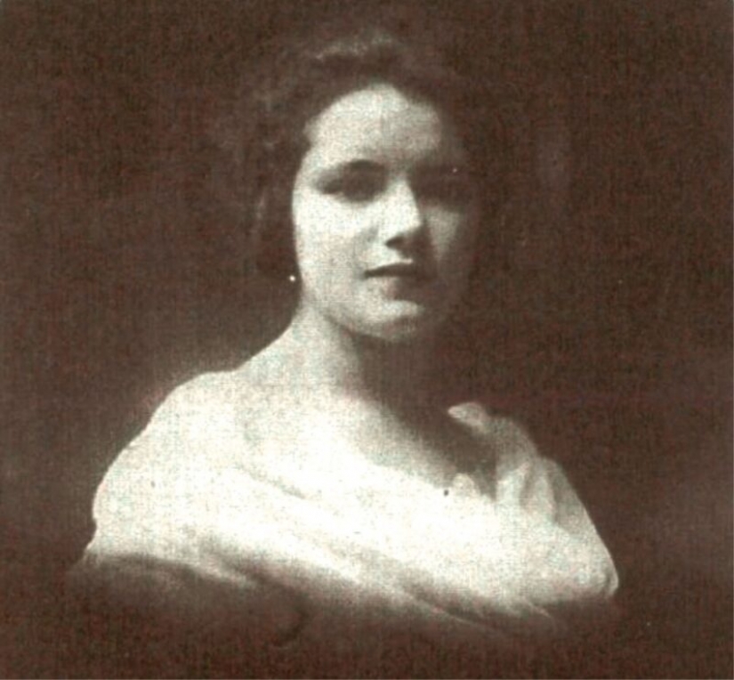 The note in the bottle that the girl dropped from the Titanic, put scientists at a dead end