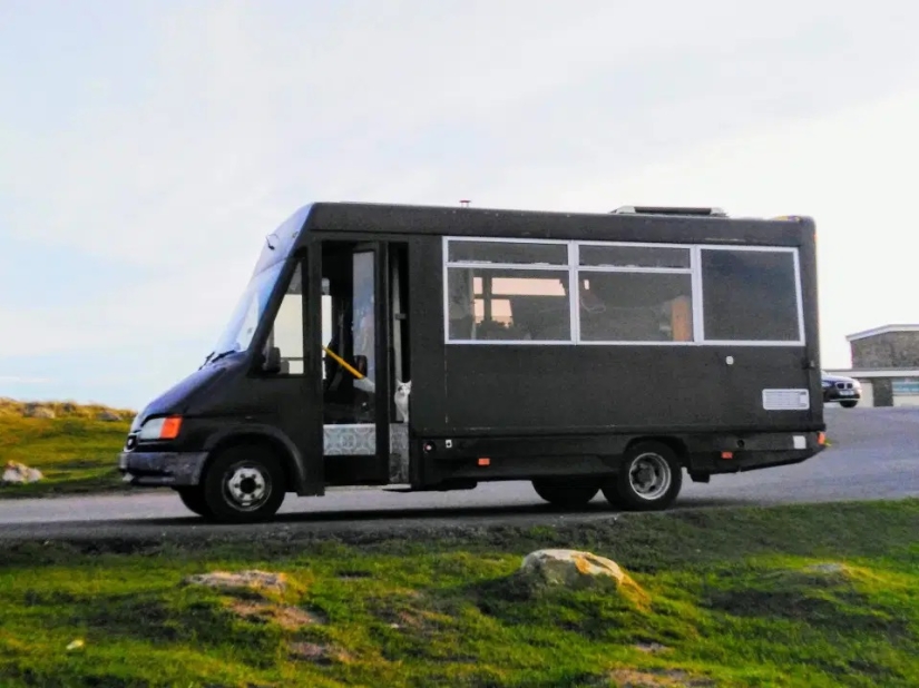 The Path of freedom: a couple from Britain lives in a minibus, having been traveling around Europe for two years