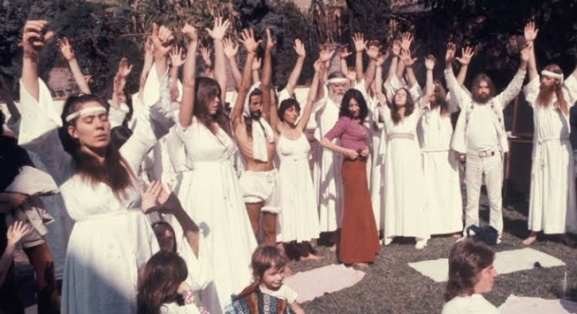 The Perverted life of Doomsday Cults: from marrying seven-year-old girls to mass suicides The Perverted life of Doomsday Cults: from marrying seven-year-old girls to mass suicides