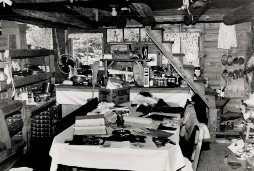 The Perverted life of Doomsday Cults: from marrying seven-year-old girls to mass suicides