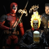 The photographer comes up with new subjects for plastic figures of superheroes