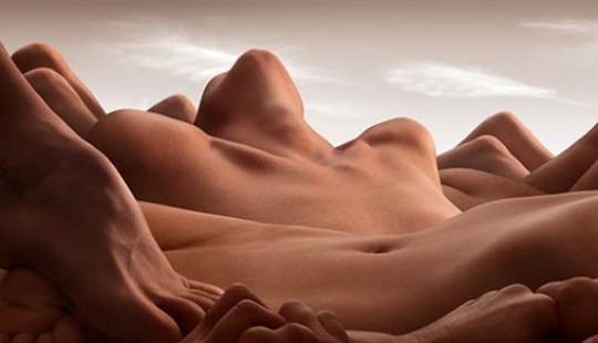 The photographer creates landscapes using only human bodies and the result looks great