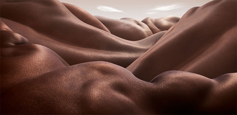 The photographer creates landscapes using only human bodies and the result looks great The photographer creates landscapes using only human bodies and the result looks great