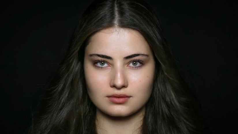 The photographer takes close-ups of women from different ethnic groups to show the unique beauty of each nation The photographer takes close-ups of women from different ethnic groups to show the unique beauty of each nation