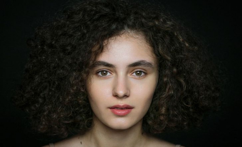 The photographer takes close-ups of women from different ethnic groups to show the unique beauty of each nation The photographer takes close-ups of women from different ethnic groups to show the unique beauty of each nation