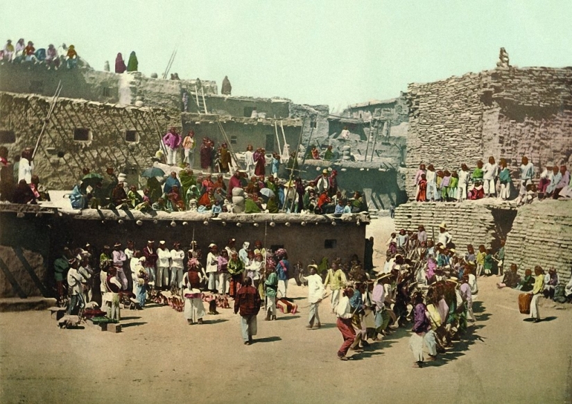 The very first color photographs of America