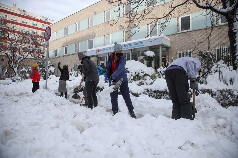 The worst blizzard in decades hit Spain