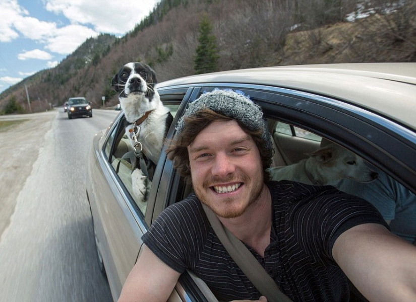 This man has mastered the art of selfies with animals to perfection.