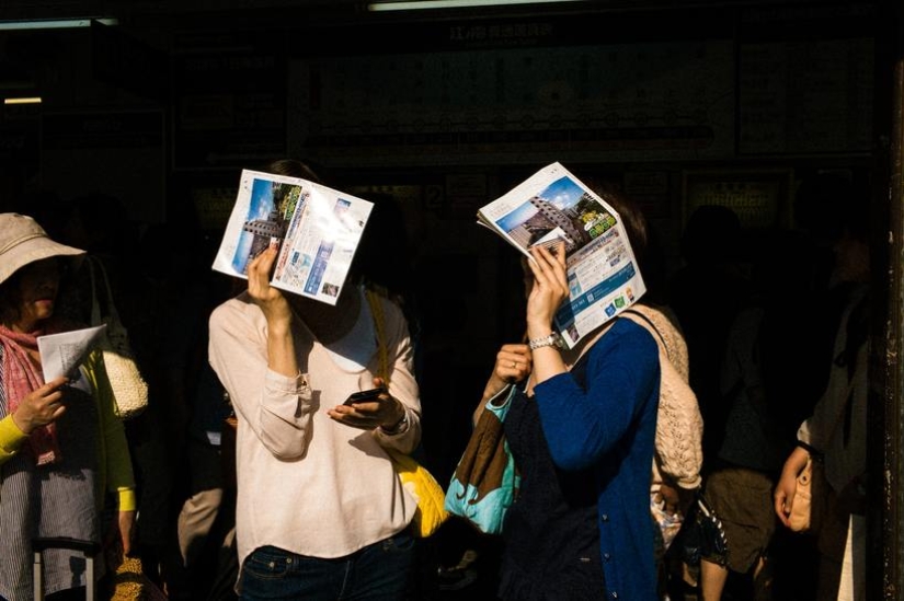 To see the amazing in the ordinary: what is the secret of Shin Noguchi's wonderful street photos