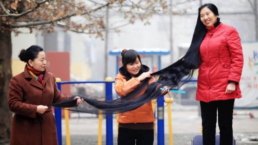 Top 10 de los propietarios de pelos más largos en el mundo Top 10 de los propietarios de pelos más largos en el mundo