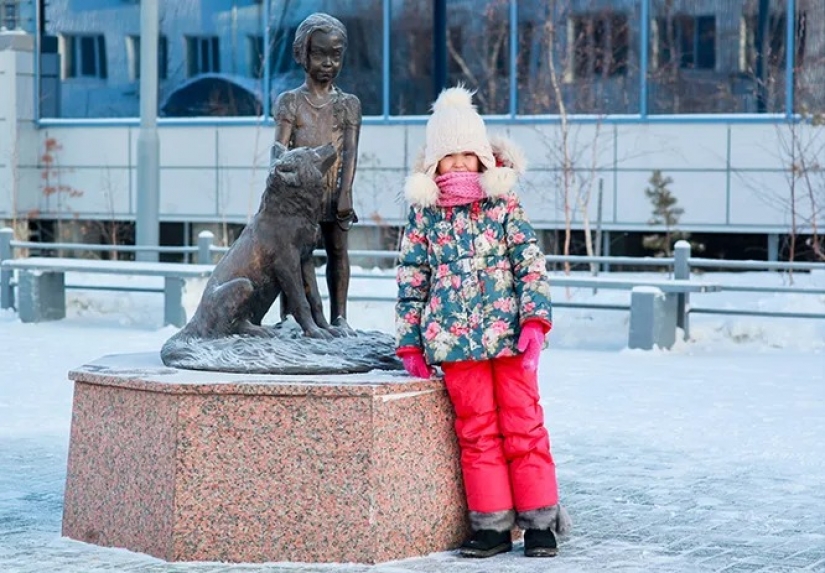 Touching stories of children who are put in vivo monuments