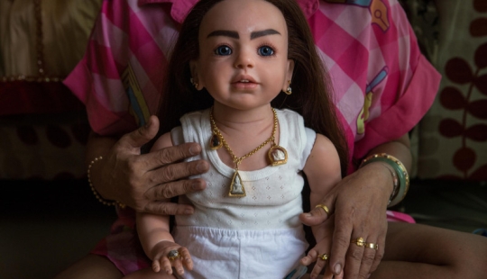 Toys for adults: how in Thailand they go crazy for mascot dolls