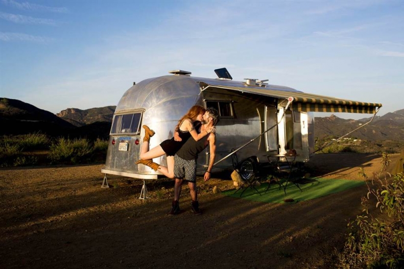 Traveling kiss Traveling kiss