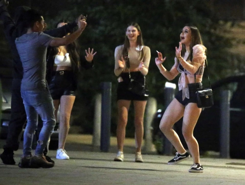 Tuvo un buen paseo: cómo los estudiantes británicos de primer año celebran el inicio de sus estudios Tuvo un buen paseo: cómo los estudiantes británicos de primer año celebran el inicio de sus estudios