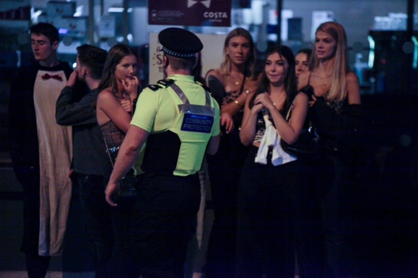 Tuvo un buen paseo: cómo los estudiantes británicos de primer año celebran el inicio de sus estudios Tuvo un buen paseo: cómo los estudiantes británicos de primer año celebran el inicio de sus estudios