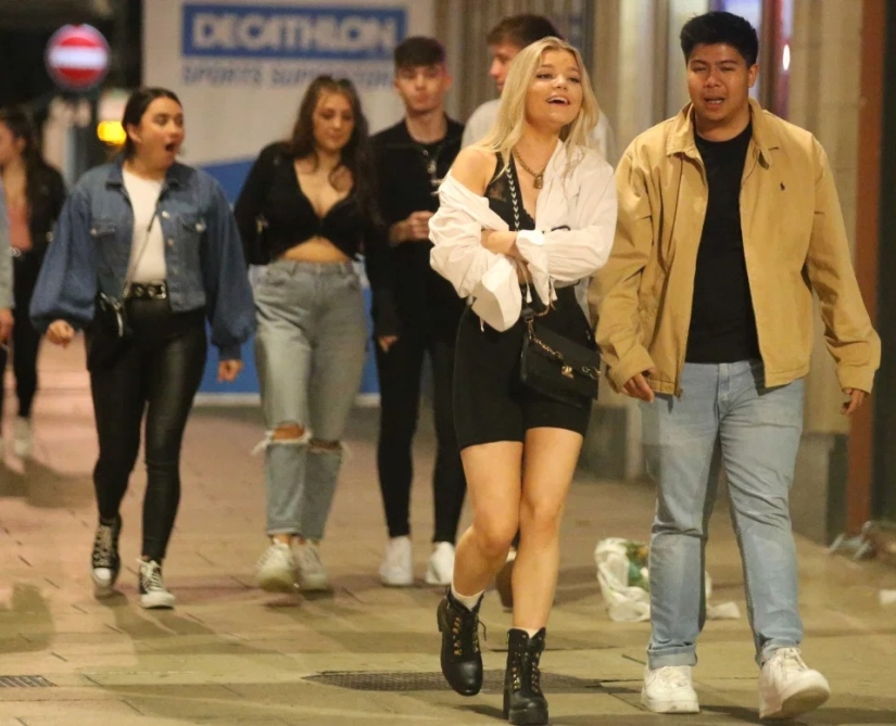 Tuvo un buen paseo: cómo los estudiantes británicos de primer año celebran el inicio de sus estudios Tuvo un buen paseo: cómo los estudiantes británicos de primer año celebran el inicio de sus estudios