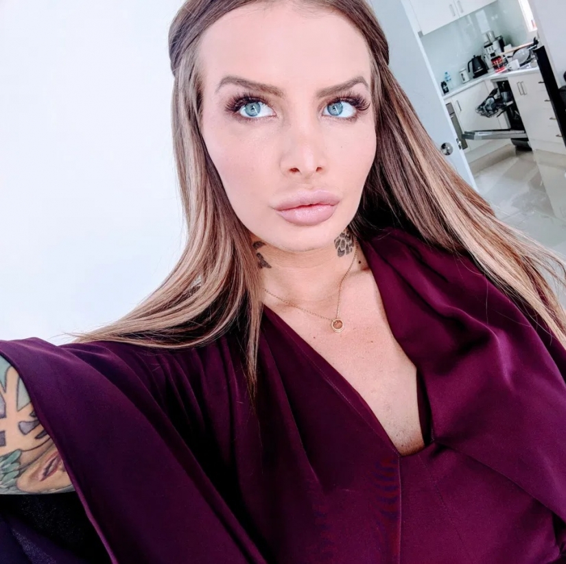 Two vaginas for two of life: as the feature helped former prostitute in work and relationships