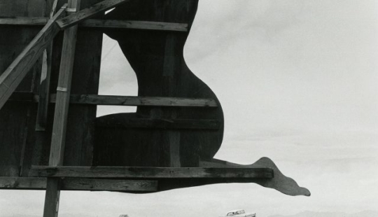 Typical American roadside monuments - in photographs Typical American roadside monuments - in photographs