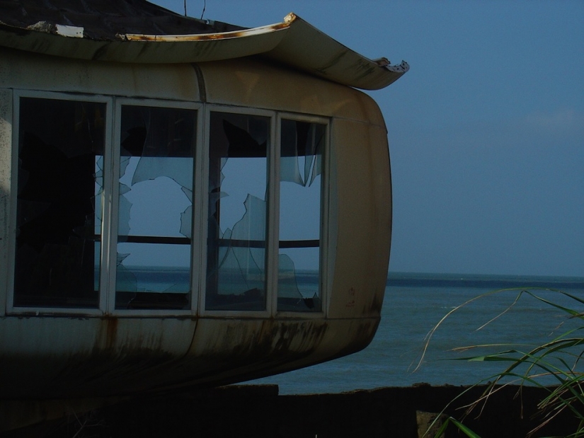 UFO Houses in Taiwan: An abandoned futuristic ghost town UFO Houses in Taiwan: An abandoned futuristic ghost town