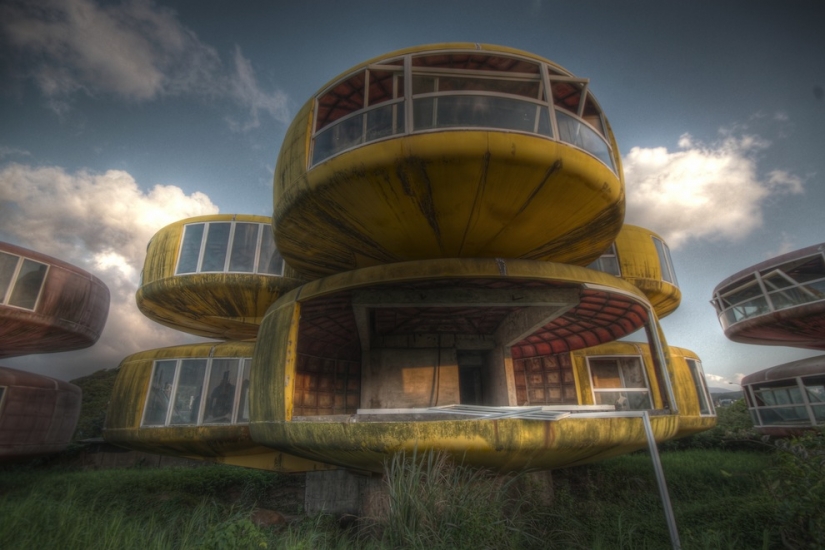 UFO Houses in Taiwan: An abandoned futuristic ghost town UFO Houses in Taiwan: An abandoned futuristic ghost town