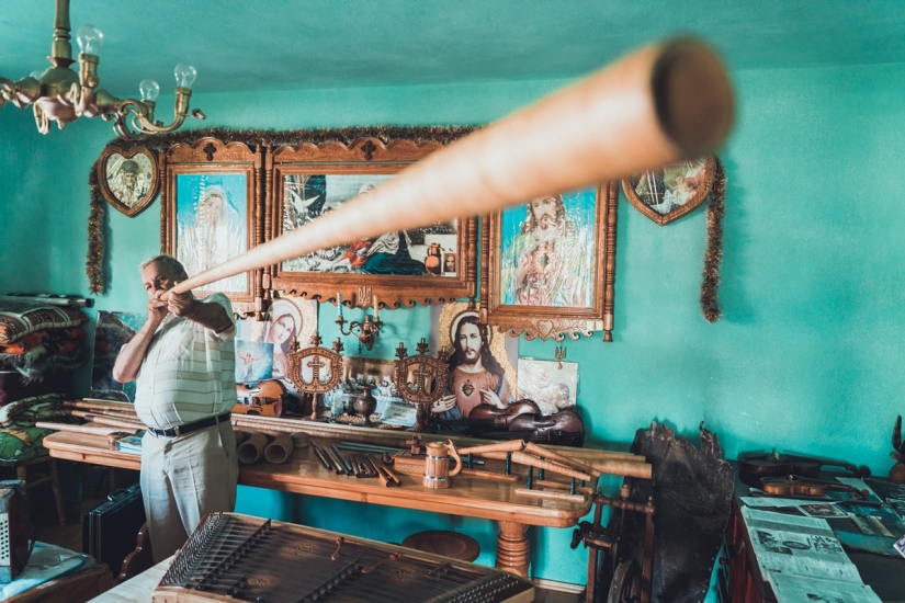 Ukraine through the eyes of a Dutchman: a terrific series of photos about life of Hutsuls Ukraine through the eyes of a Dutchman: a terrific series of photos about life of Hutsuls