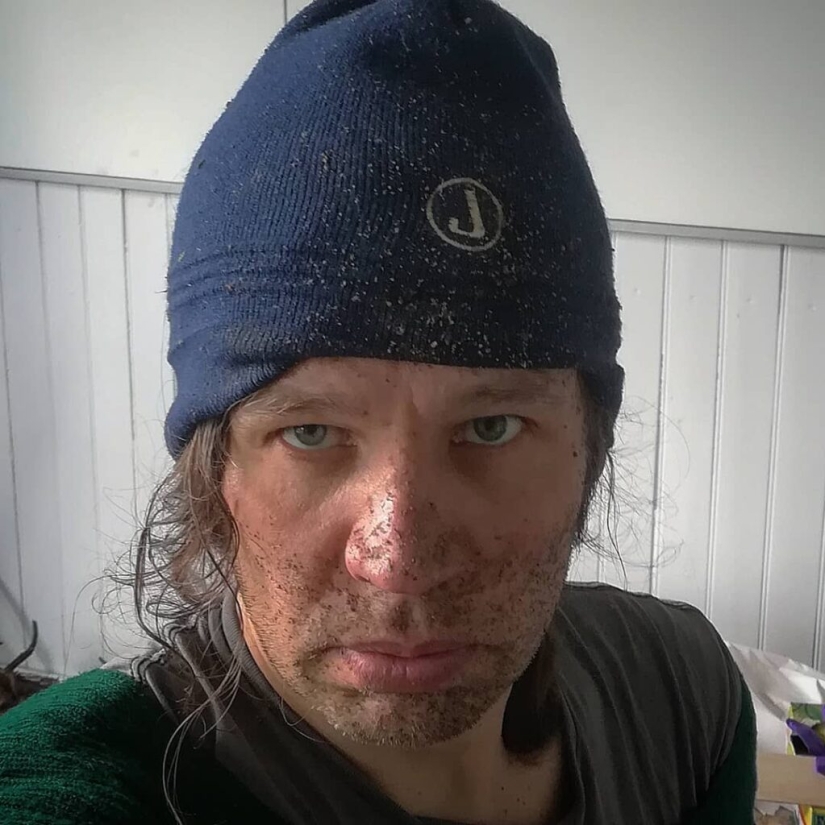 Un agujero ideal apareció en la espesura del bosque cerca de un pueblo estonio y desconcertó a los cibernautas Un agujero ideal apareció en la espesura del bosque cerca de un pueblo estonio y desconcertó a los cibernautas