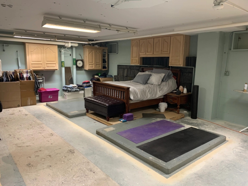 Un americano con muchos niños compró un búnker con una superficie de 550 metros cuadrados.m. y se fue con su familia a vivir bajo tierra Un americano con muchos niños compró un búnker con una superficie de 550 metros cuadrados.m. y se fue con su familia a vivir bajo tierra